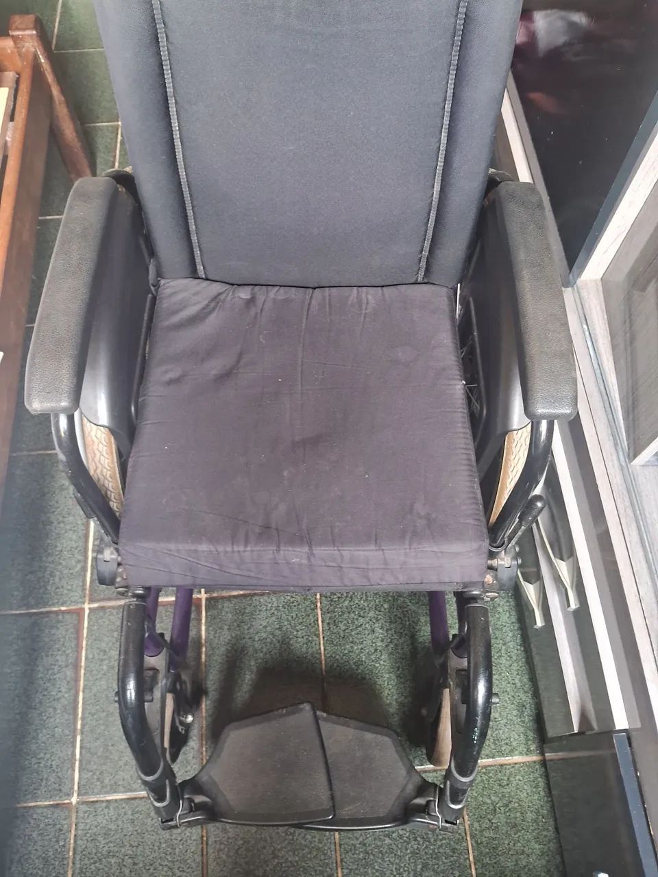Vendo Cadeira de rodas alcochoada 