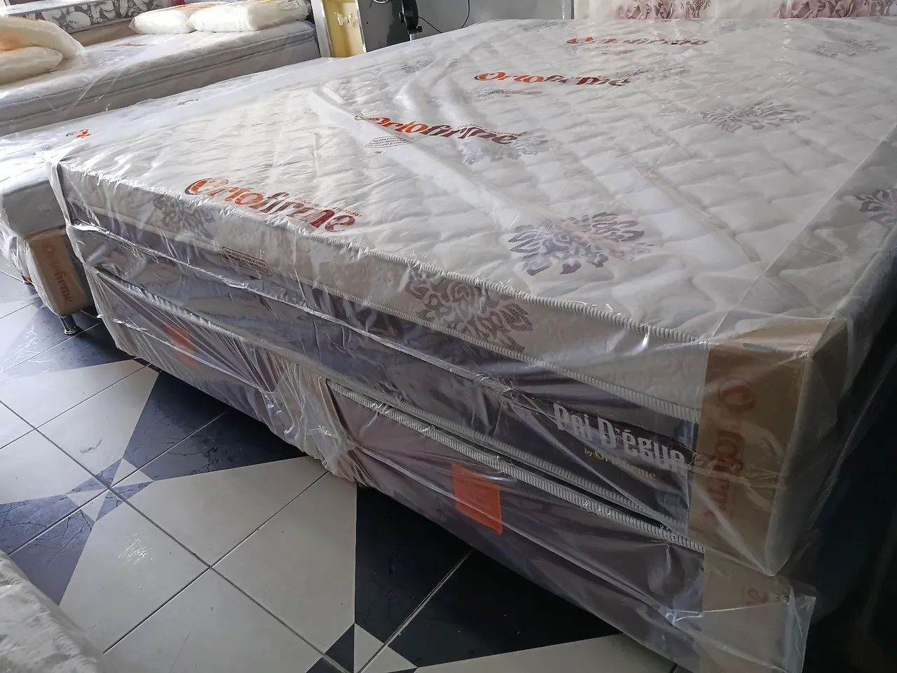CAMA BOX SUPER KING DE MOLAS ENSACADAS  - Foto 4