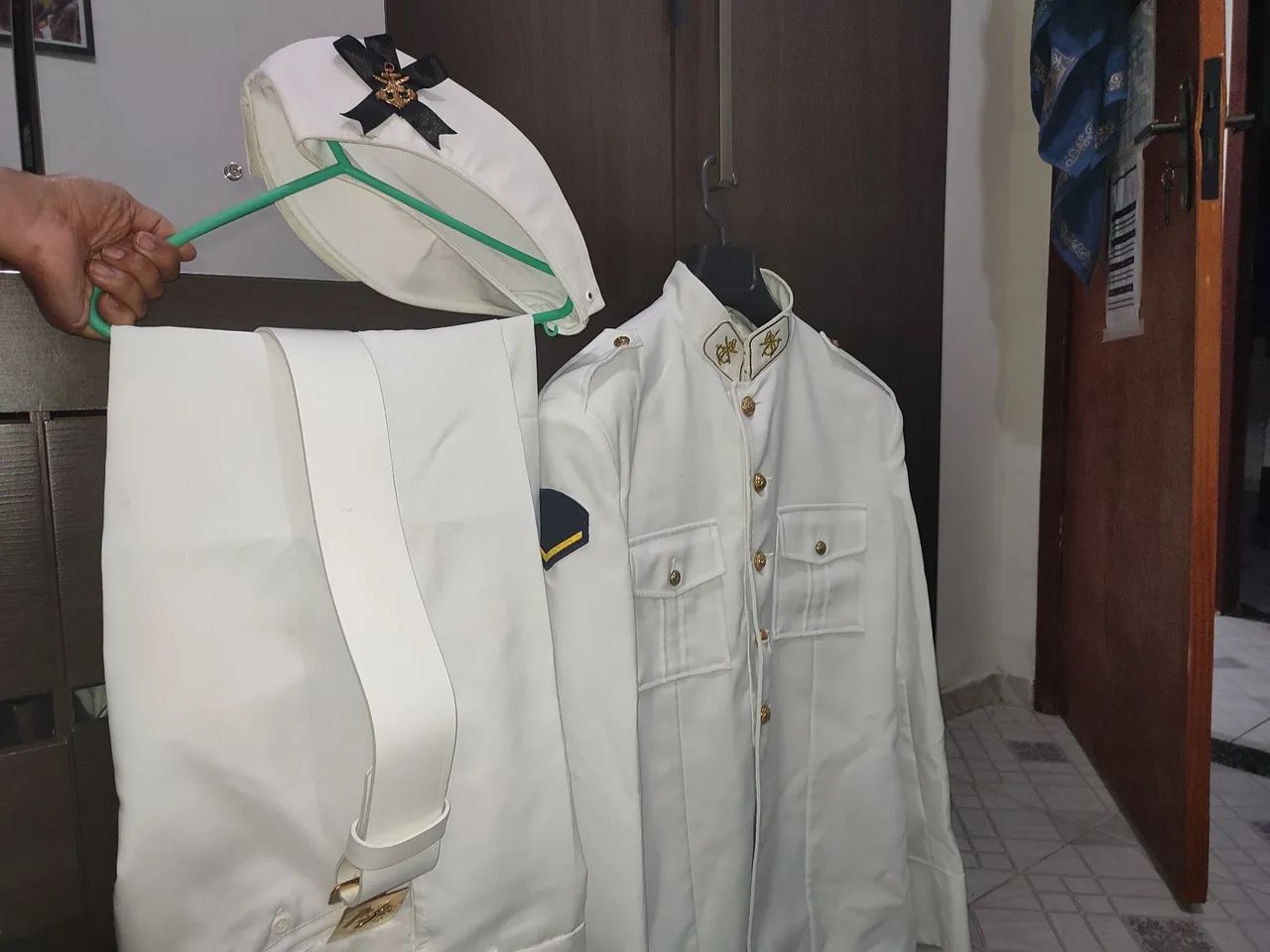 Roupa de formatura branca da Marinha 