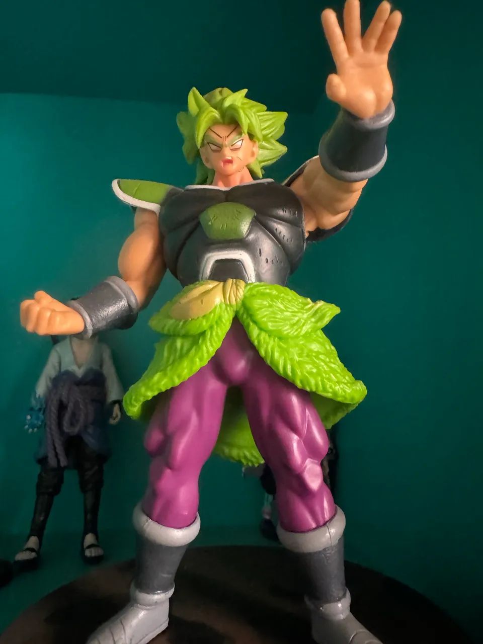 Action fugure Broly sem caixa