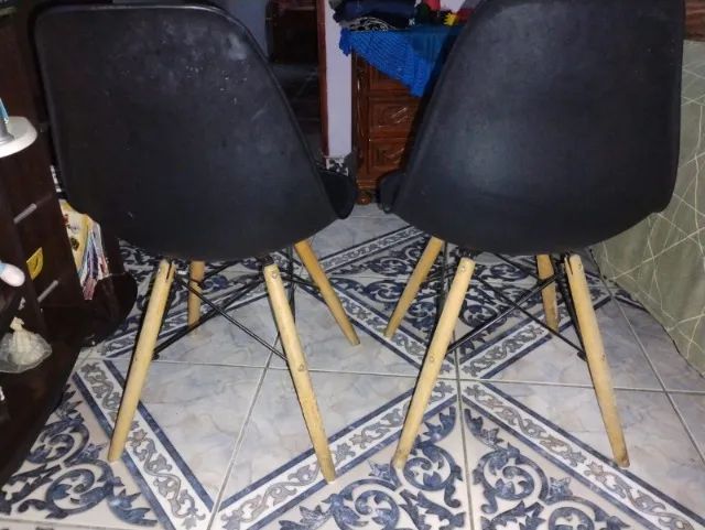 PAR DE CADEIRAS EIFFEL CHARLES EAMES PRETAS - PÉS EM MADEIRA - Foto 3