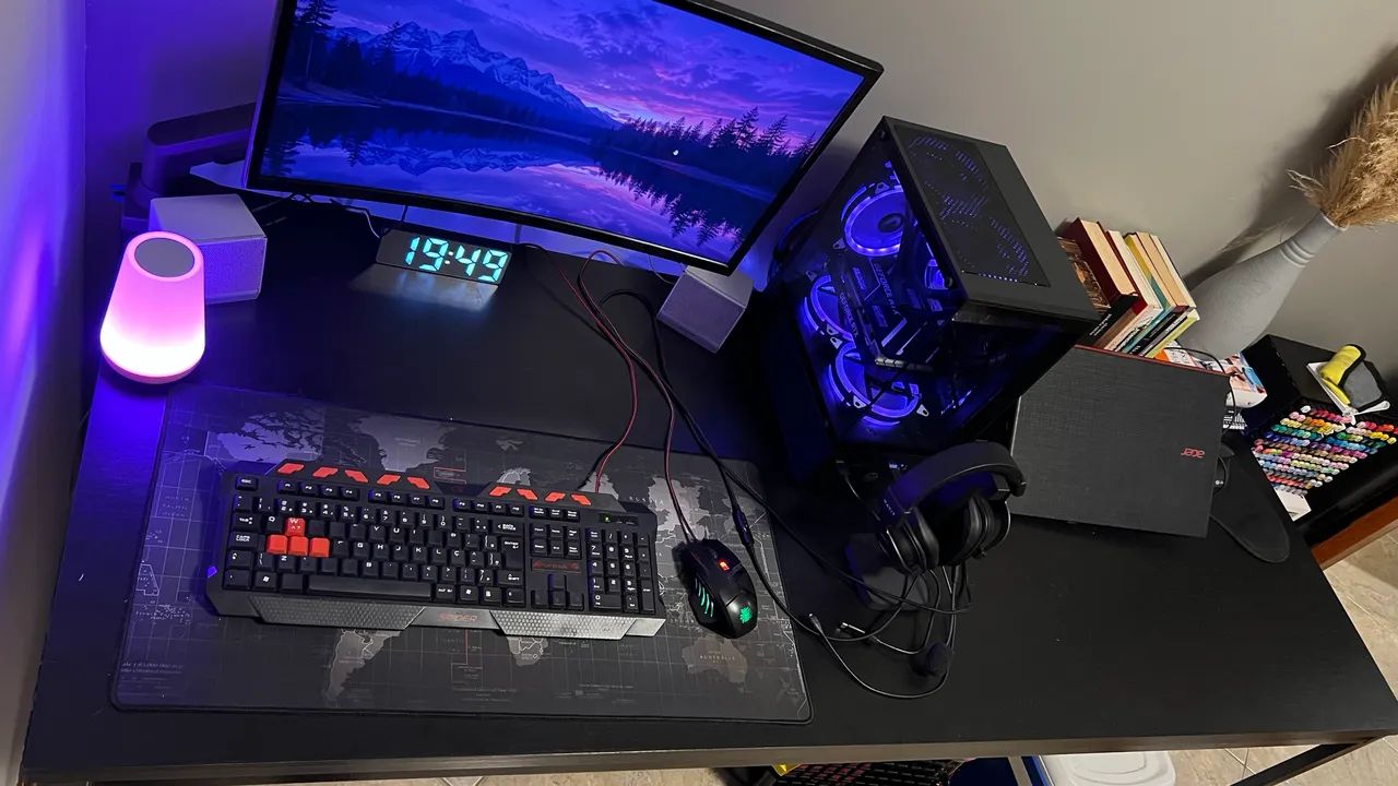 Mesa para escritório 1,80 com led e calha para fios