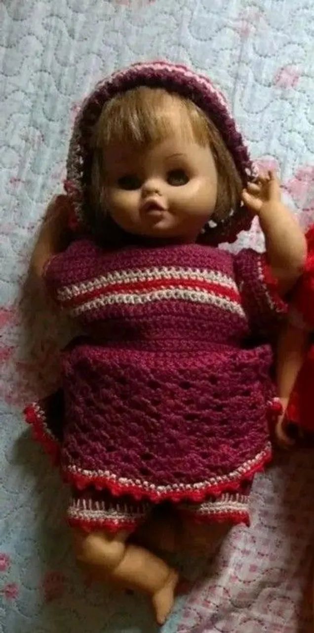 BONECA - ANOS 70 - COM ROUPA DE CROCHÊ FEITA À MÃO 