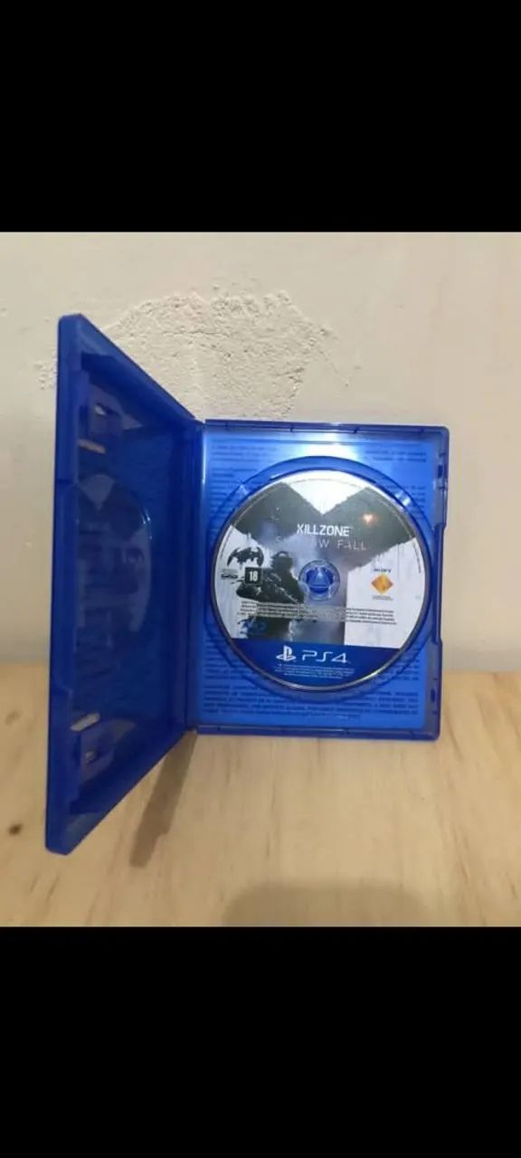 PS4 com dois controles e jogo - Foto 4