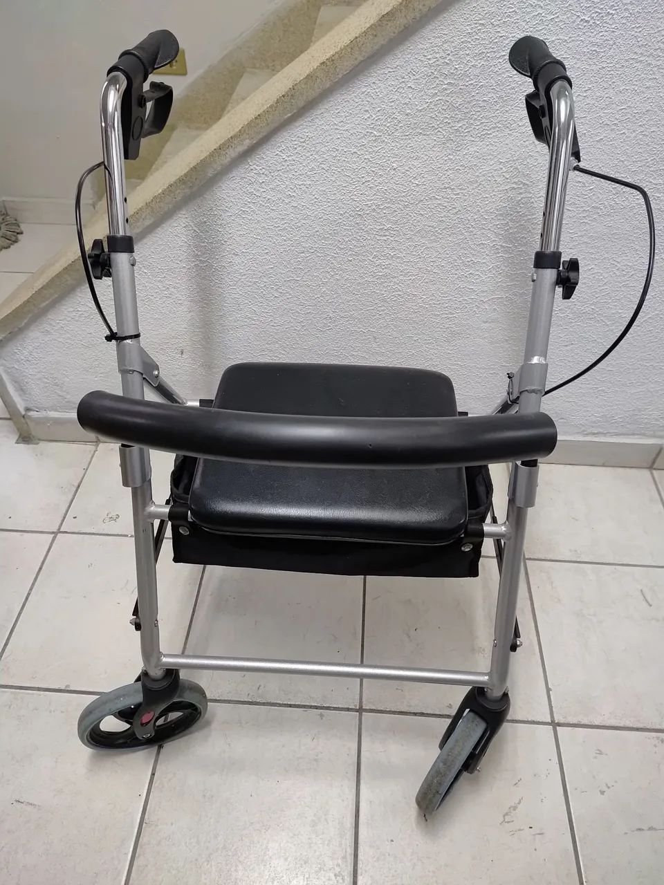 Andador/ cadeira de rodas - Foto 3