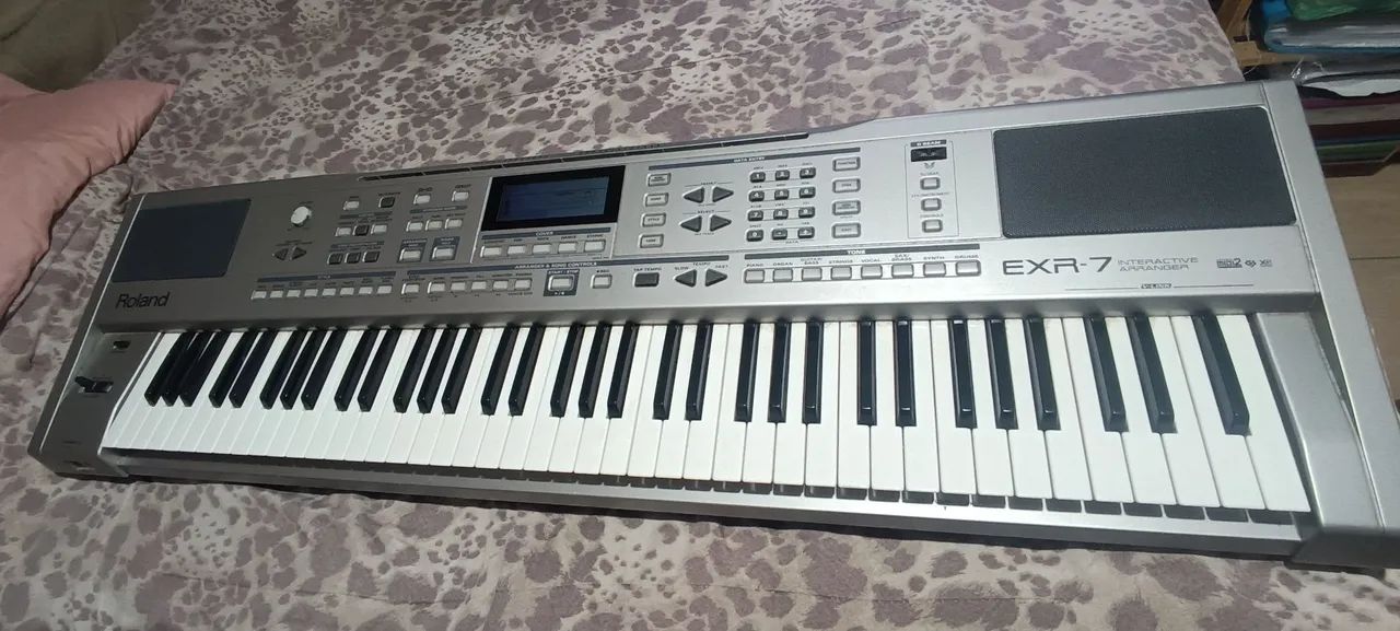 Teclado Roland EXR-7  - Foto 4