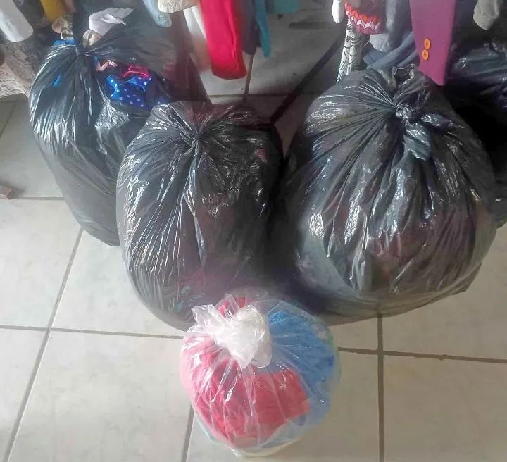 Roupas para bazar - Foto 3