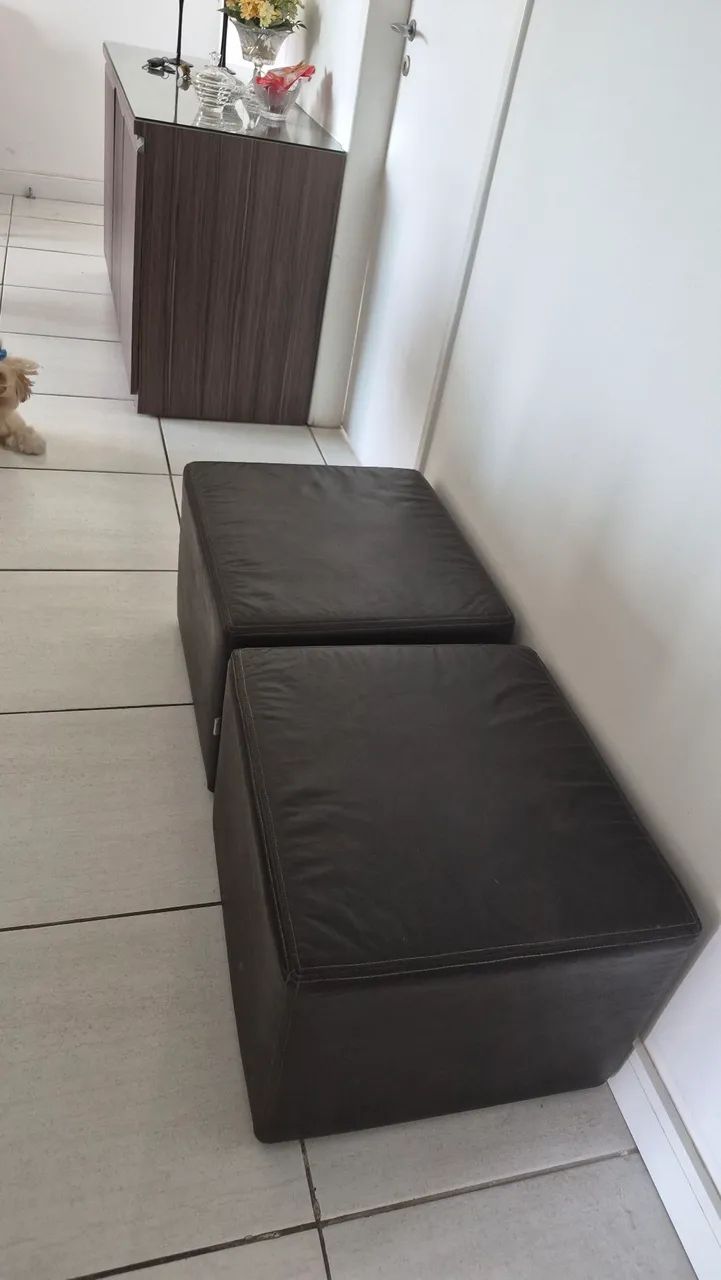 Puffs de couro marrom 