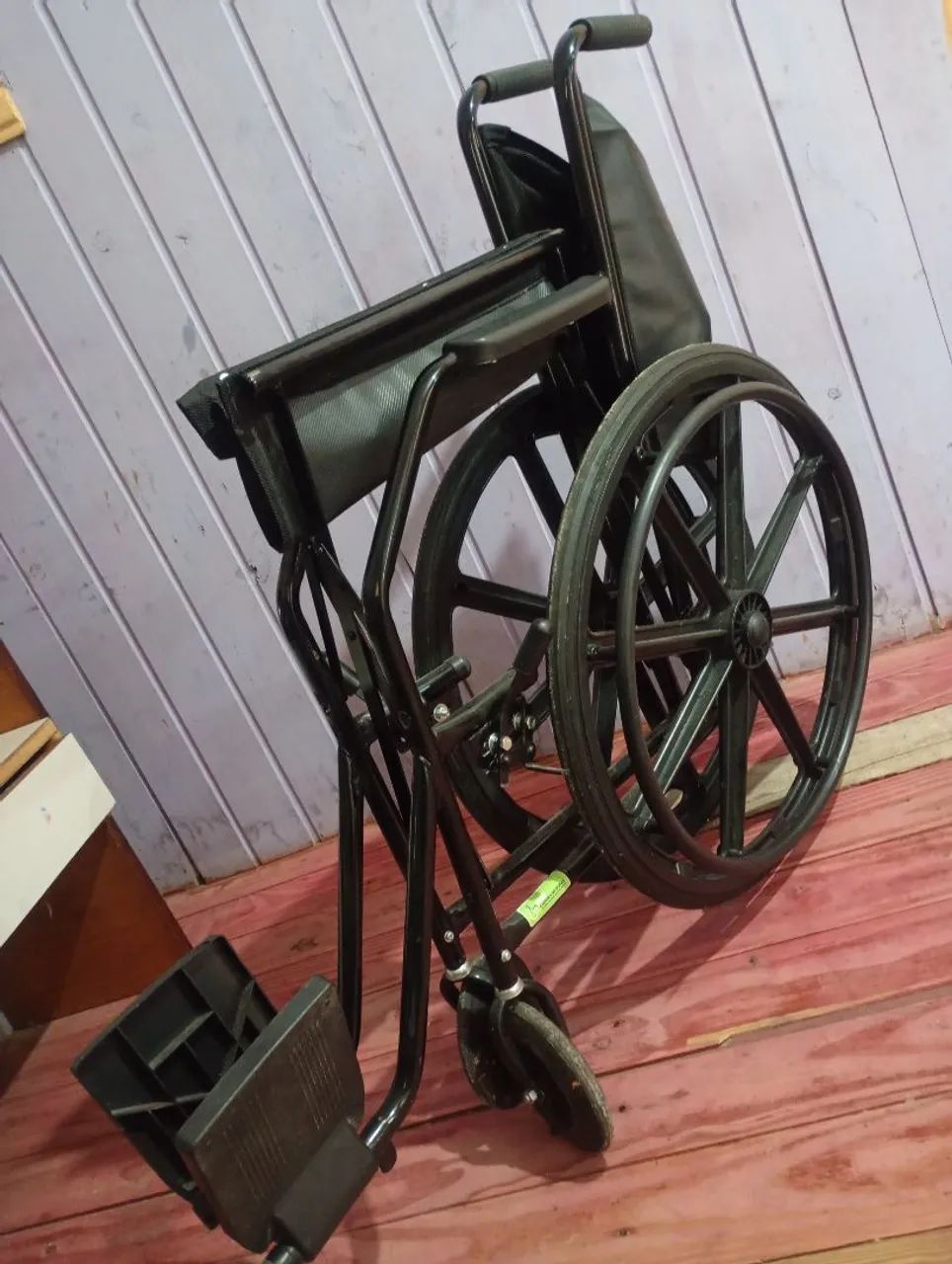 Cadeira de rodas nova  - Foto 4