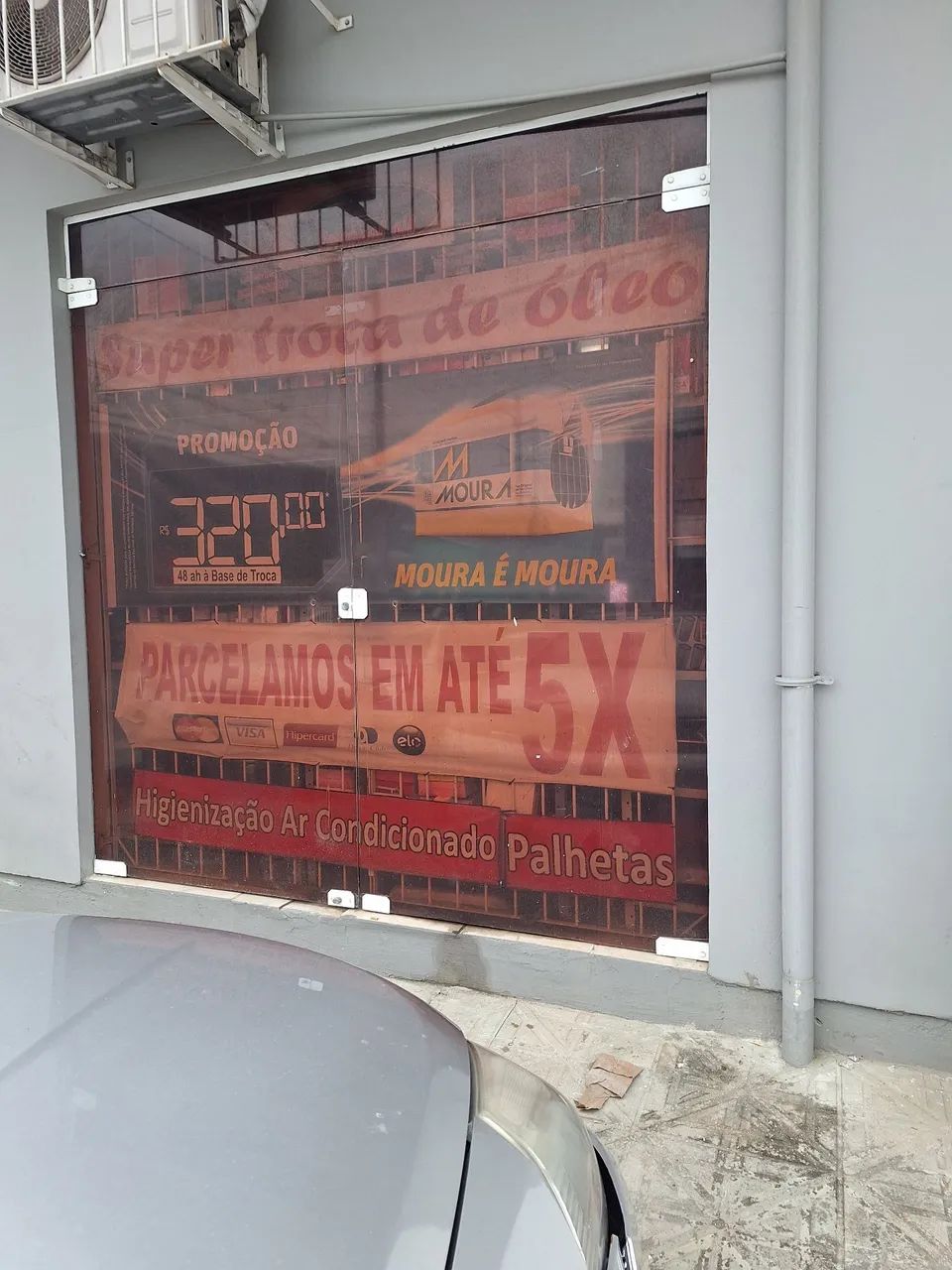 Porta de vidro com bandeira e grade - Foto 3