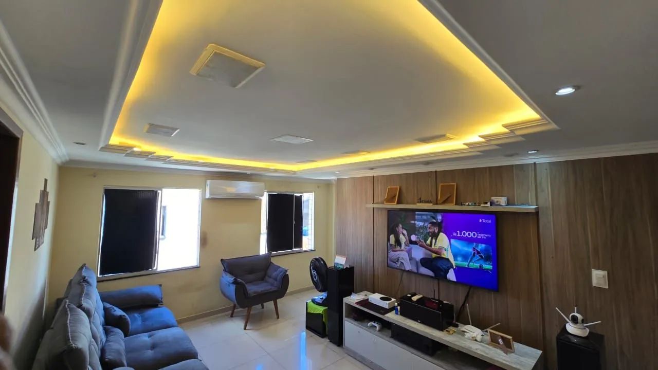 Excelente casa, nova 2/4 com área de serviço e cobertura
