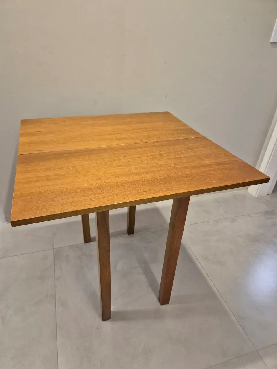 Mesa Dobrável de Madeira 80x80