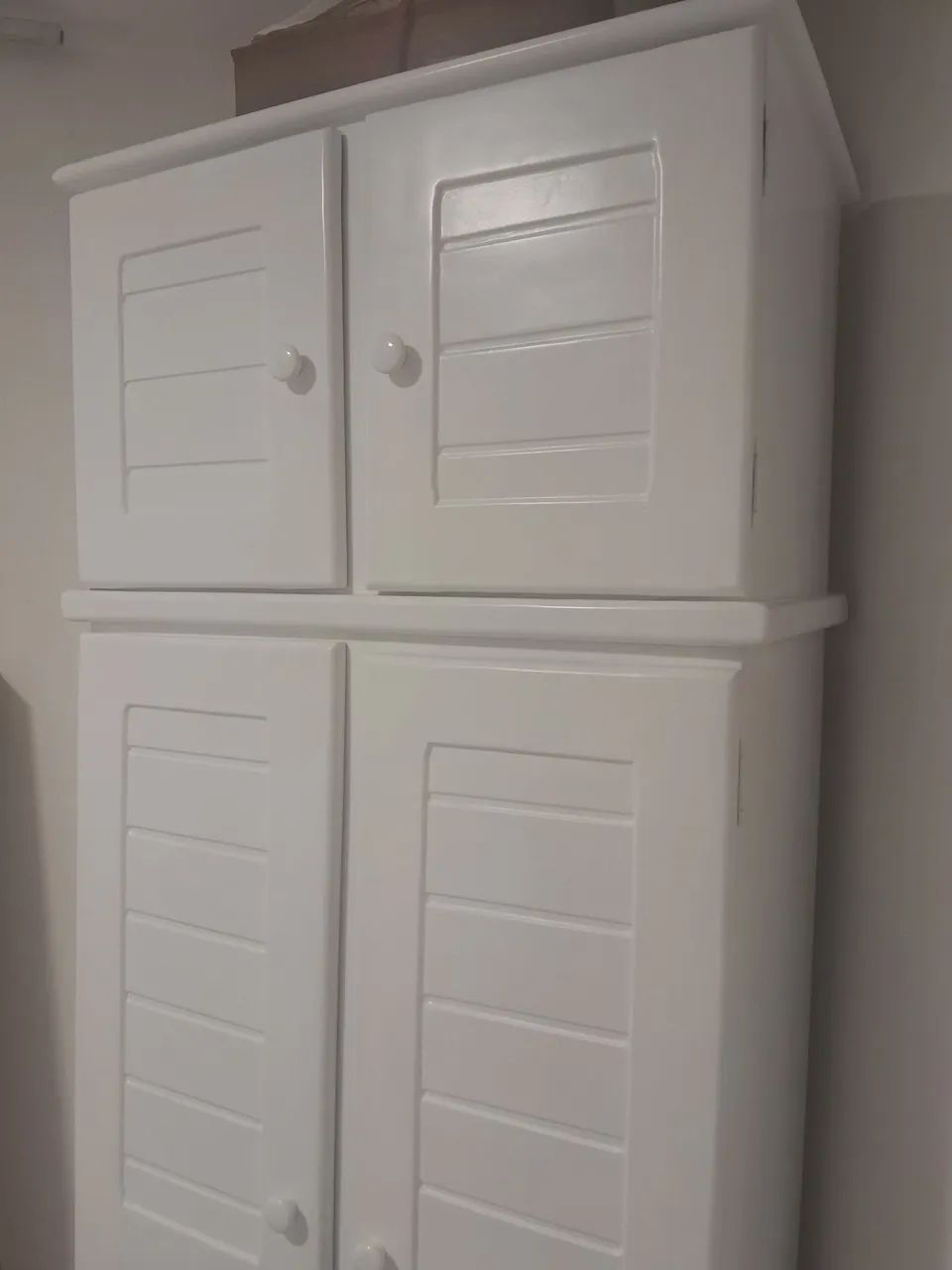 Quarto completo guarda roupa de duas portas e duas camas ja com colchao