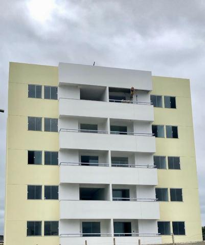 Apartamento de 2/4 uma vagas de garagem