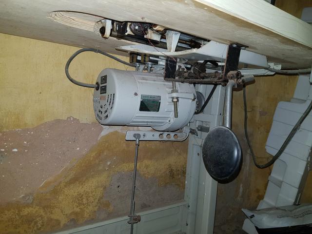 Máquina de costura Industrial completa com mesa e motor - Foto 5