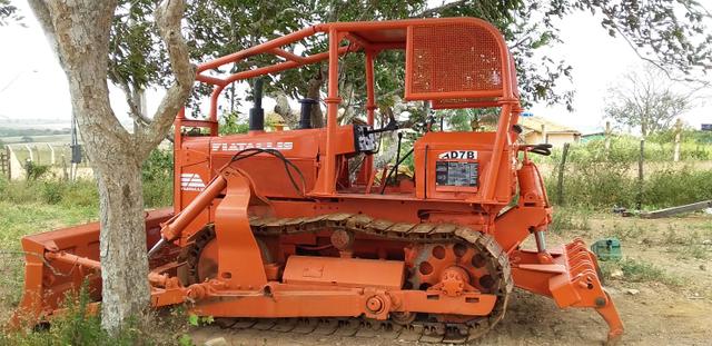 Trator de esteira AD7B Fiat com escarificador