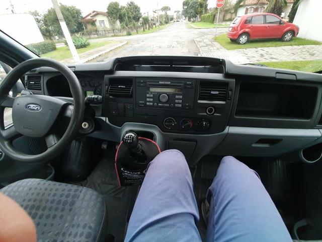 Vendo ou troco Transit carroceria madeira 12/12 - Foto 3
