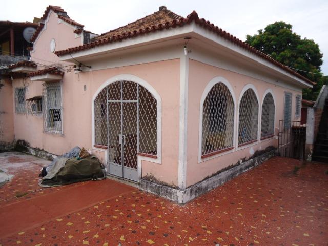 Maravilhosa casa linear em terreno de 600 metros com piscina e RGI