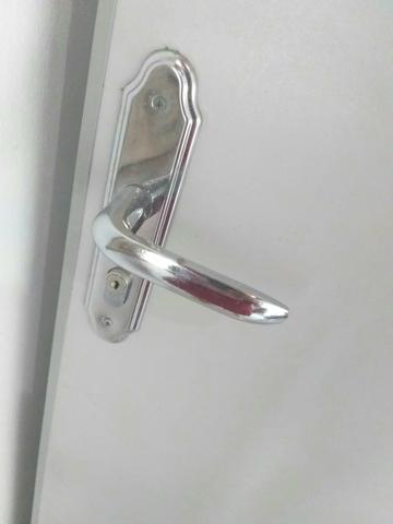 Porta.Altura 2,10 comprimento 82,00 cm