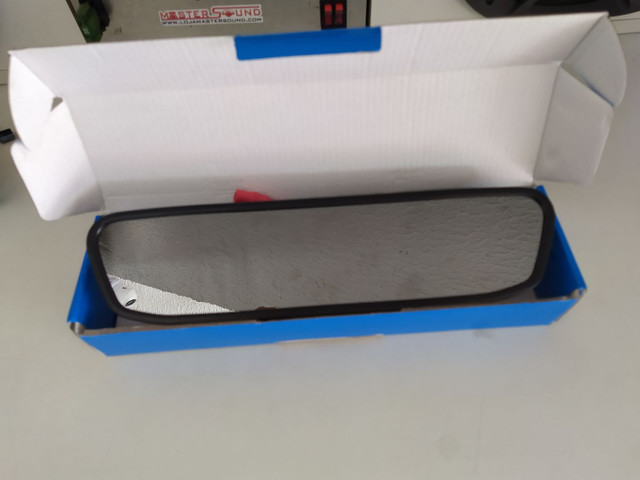 Retrovisor com câmera de ré. Nova instalada