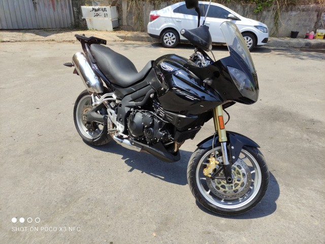 TRIUMPH TIGER 1050