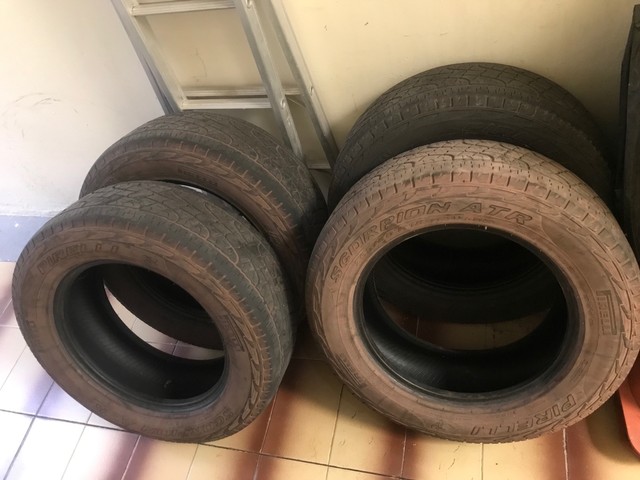 04 pneus originais Amarok - aro 20 - 40km rodados 