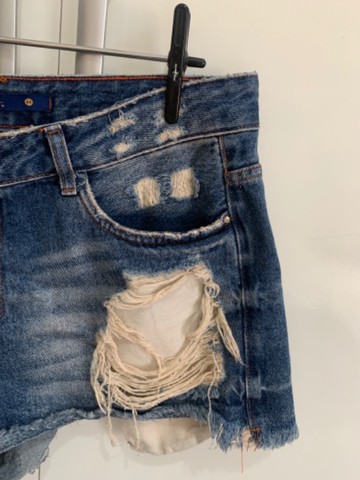 Short Jeans Curto Destroyed (TAM: 42) - Foto 2