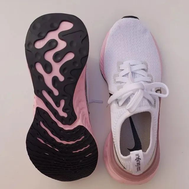 Nike react hot sale pearl pink