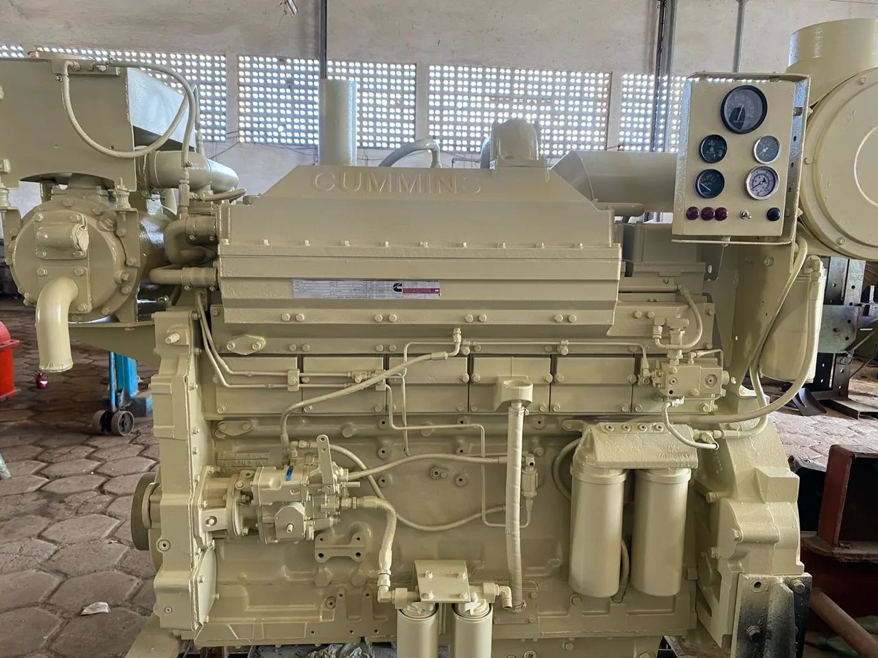 Motor CUMMINS KTA 19 600 HP