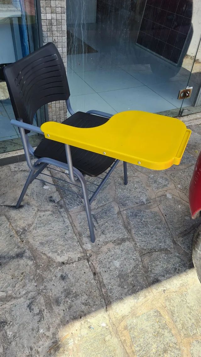 Cadeira escolar em polipropileno 