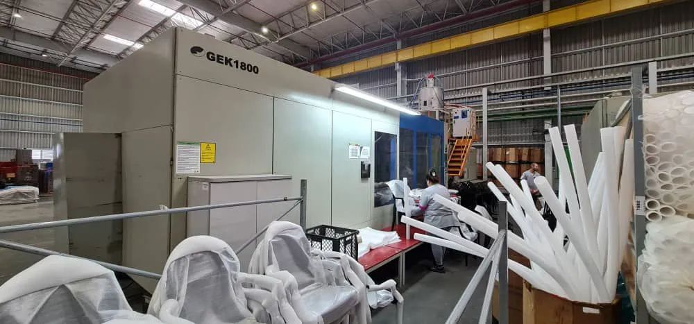 Injetora 1800 T ano 2013