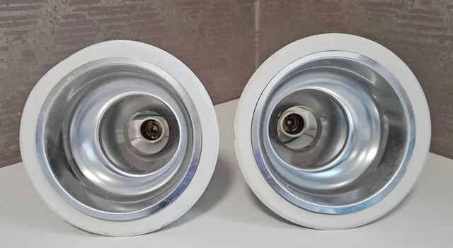 2 Luminárias de Aluminio de embutir sem vidro.