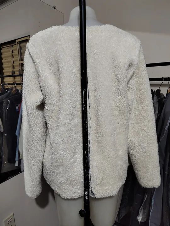 Cardigan  suéter feminino branco com detalhe em  cinza - Foto 5