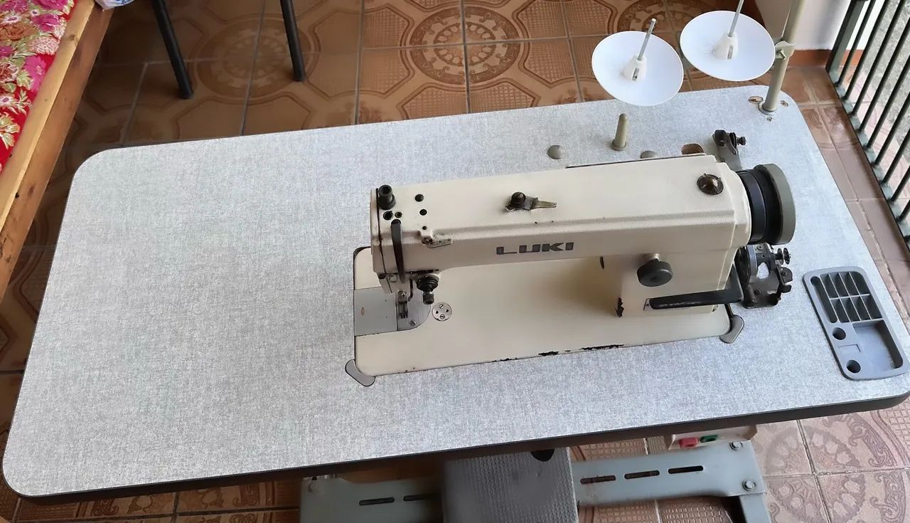Máquina de Costura Reta Profissional, Industrial Luki 