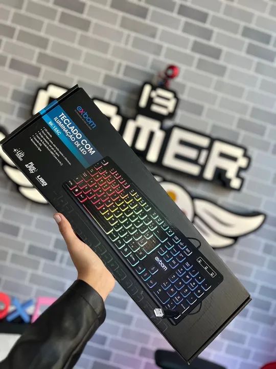 Teclado Gamer Led RGB Exbom BK-155C USB - Foto 2