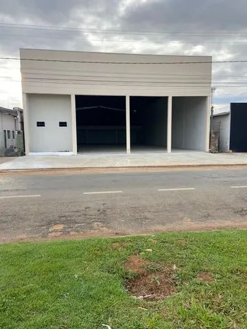 Vende -se Imóvel comercial com ótima localização principal avenida do Bairro