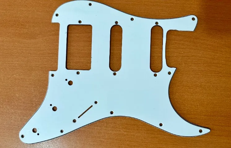 Escudo Stratocaster HSS