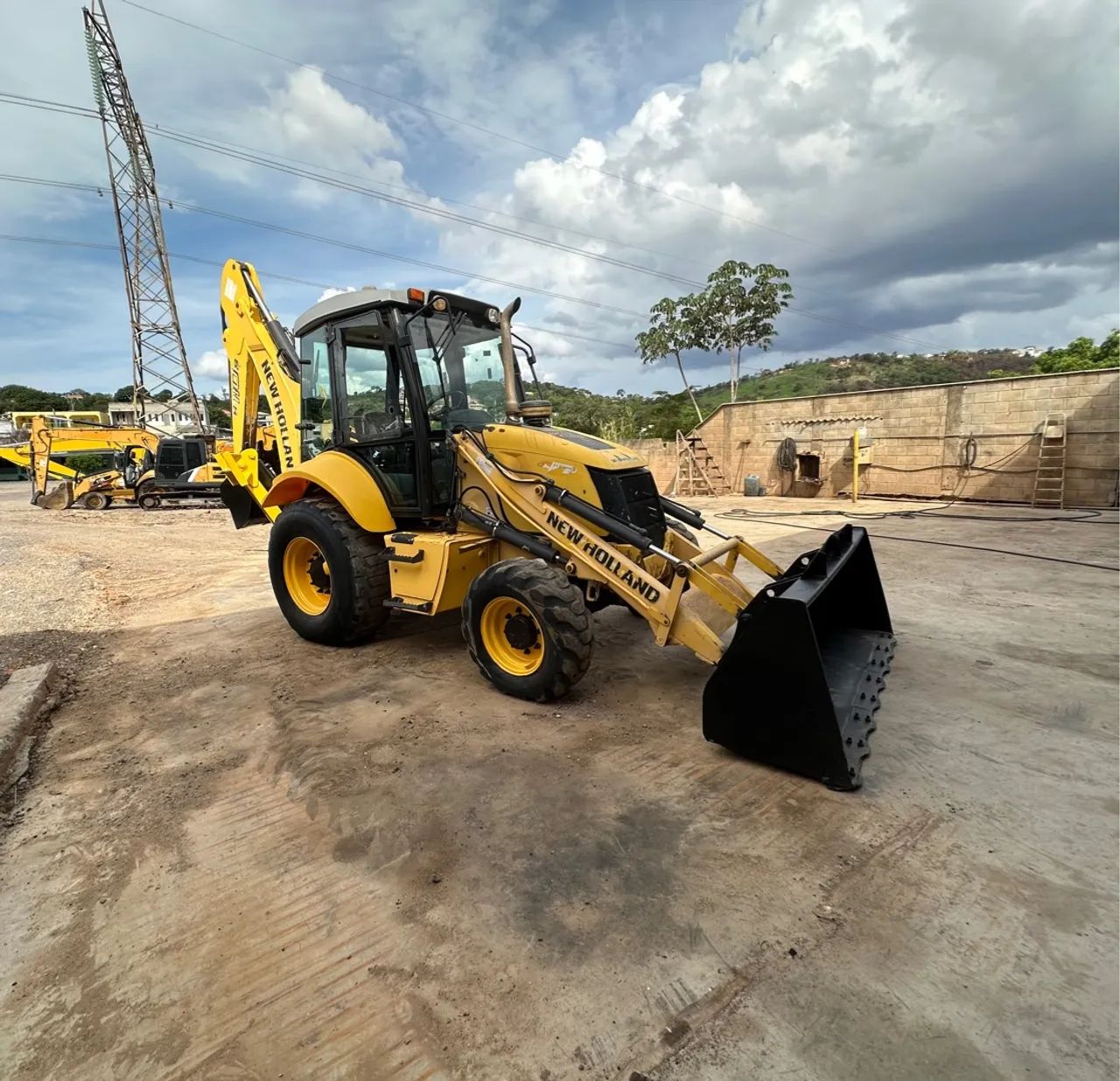 Retroescavadeira New Holland B110 2017 4X4 - Foto 4