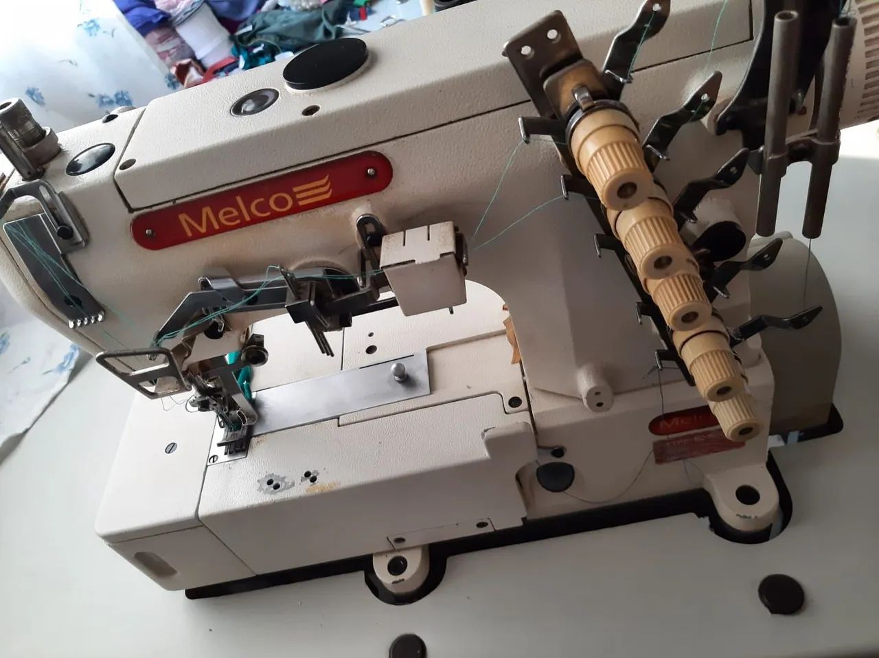 MAQUINA DE COSTURA GALONEIRA MELCO - Foto 2