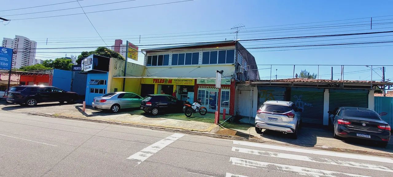 Loja na Av. Ayrton Senna - Em frente ao posto de saúde - Comércio e