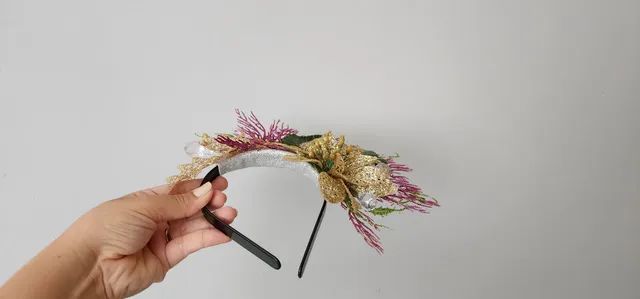 Tiara flores com glitter e pedrarias - Foto 2