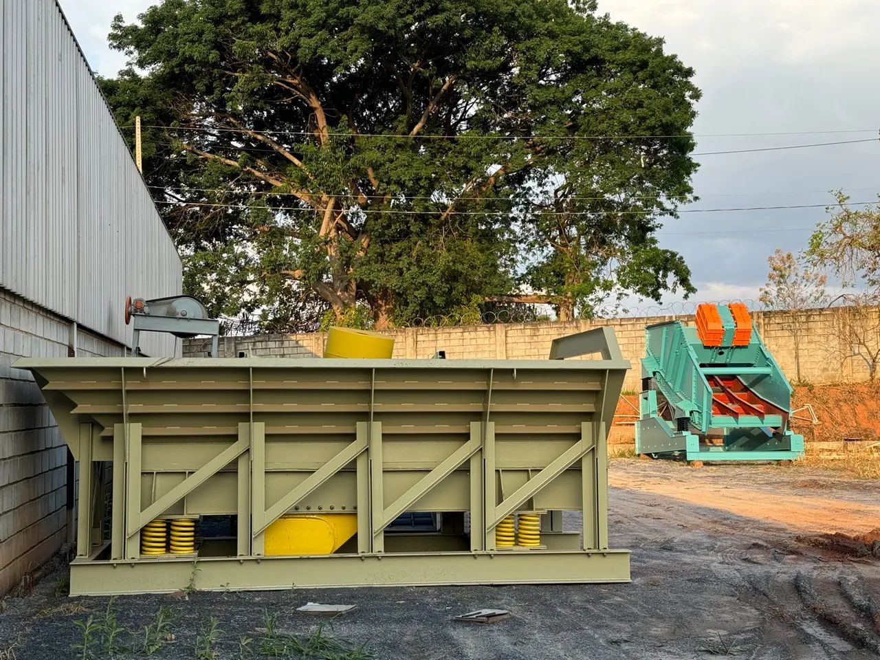 Alimentador vibratório 4,00x0,90 ( NOVO )