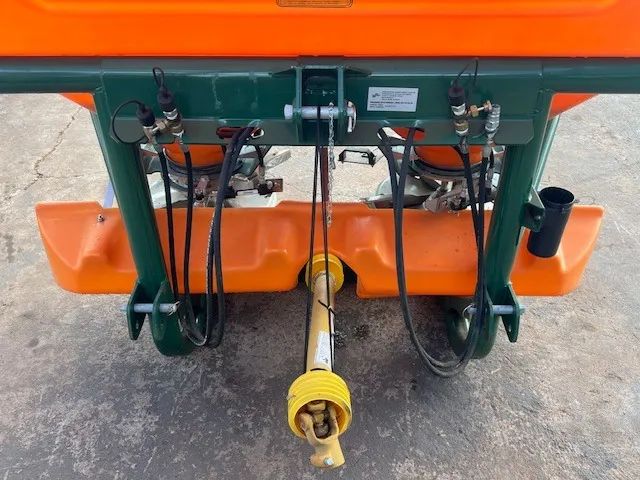 Distribuidor Duplo de Adubo e Ureia Incomagri - Foto 5