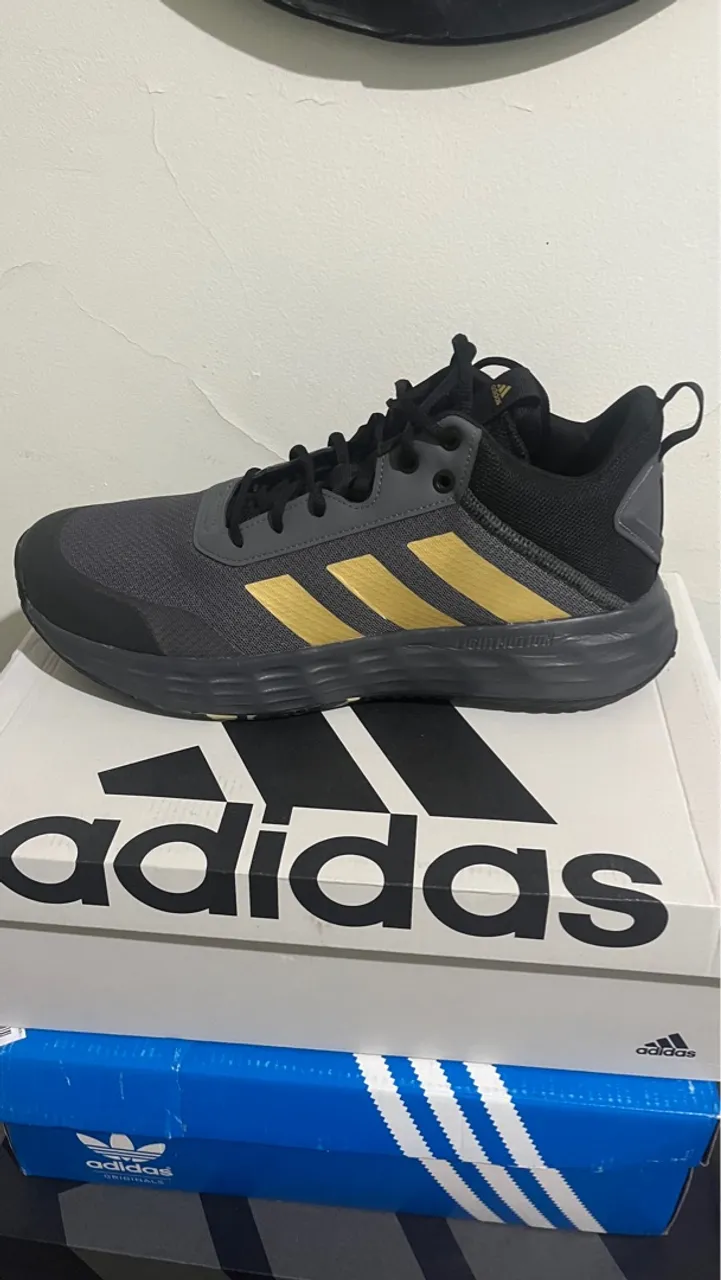 Tênis Adidas Masculino - Preto e Dourado