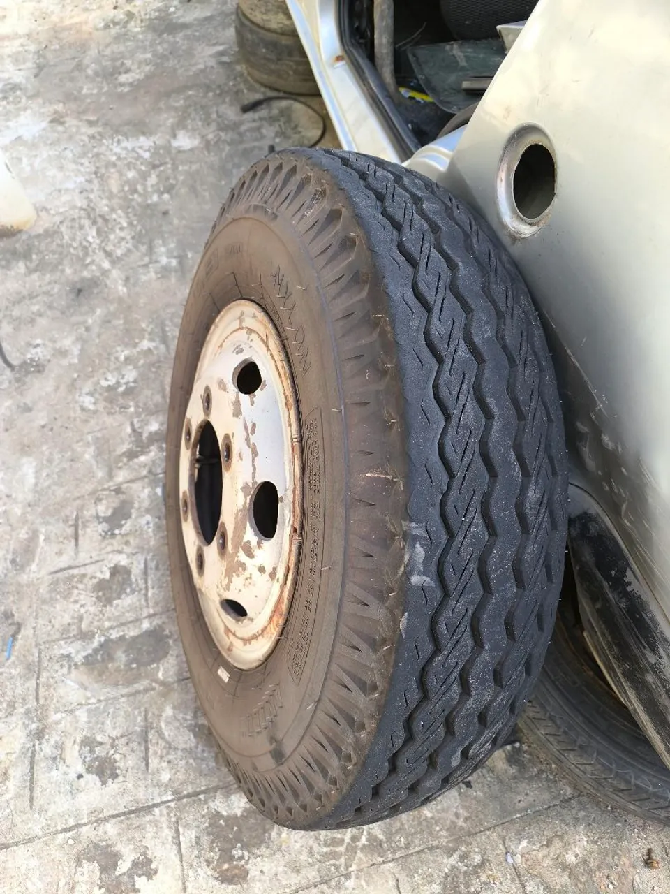 Pneu Aro 16 x 750