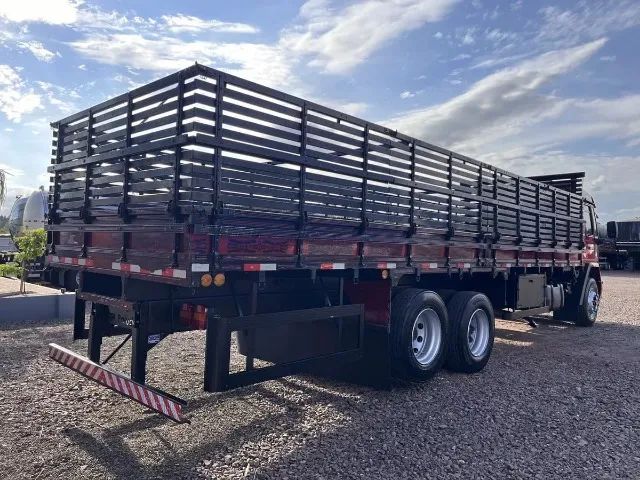 Ford cargo 2428 ano 2012 com carroceria carga seca alta