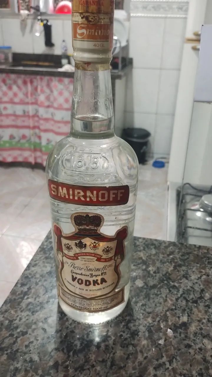Vodca Smirnoff 1 Litro uma das primeiras garrafas lansada não fábrica mais 