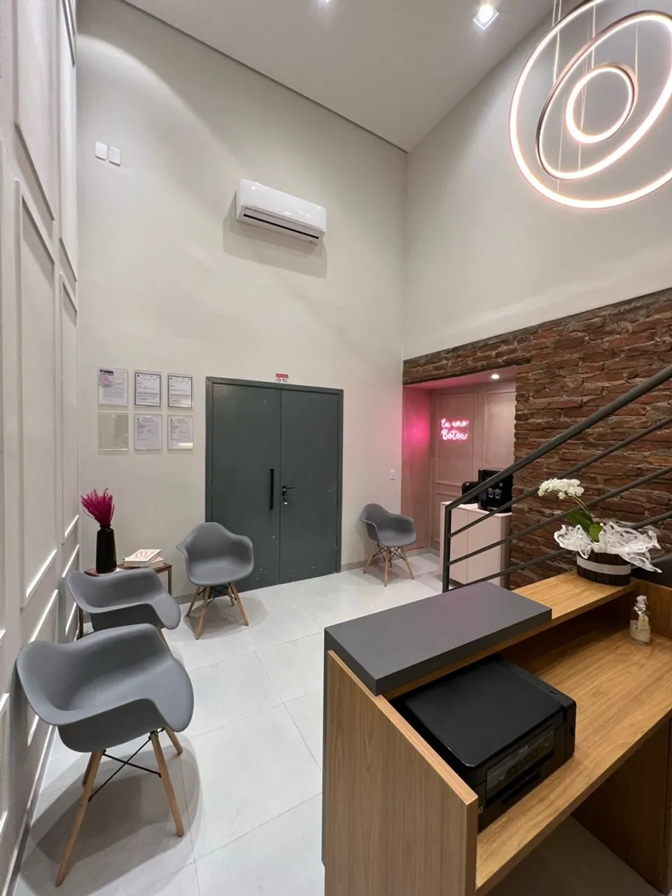 Sala para profissionais da ESTÉTICA e afins.