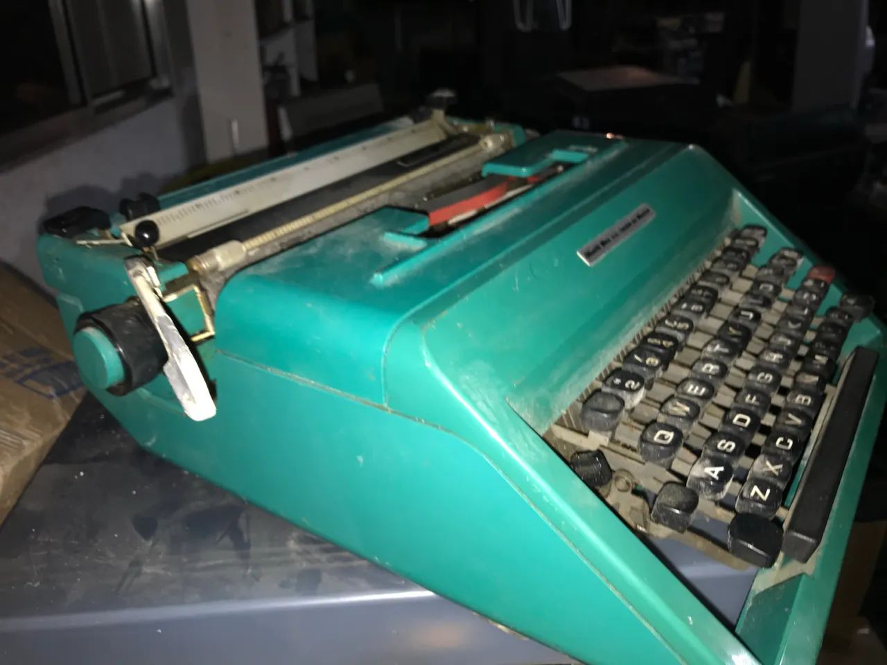 Máquina de escrever Olivetti verde  - Foto 3