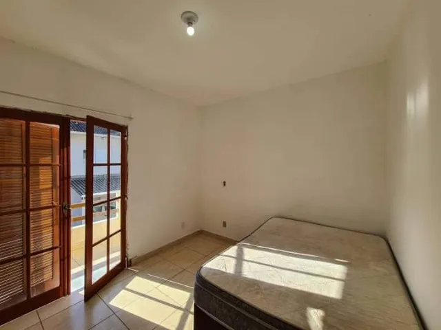 CASA EM CONDOMINIO
